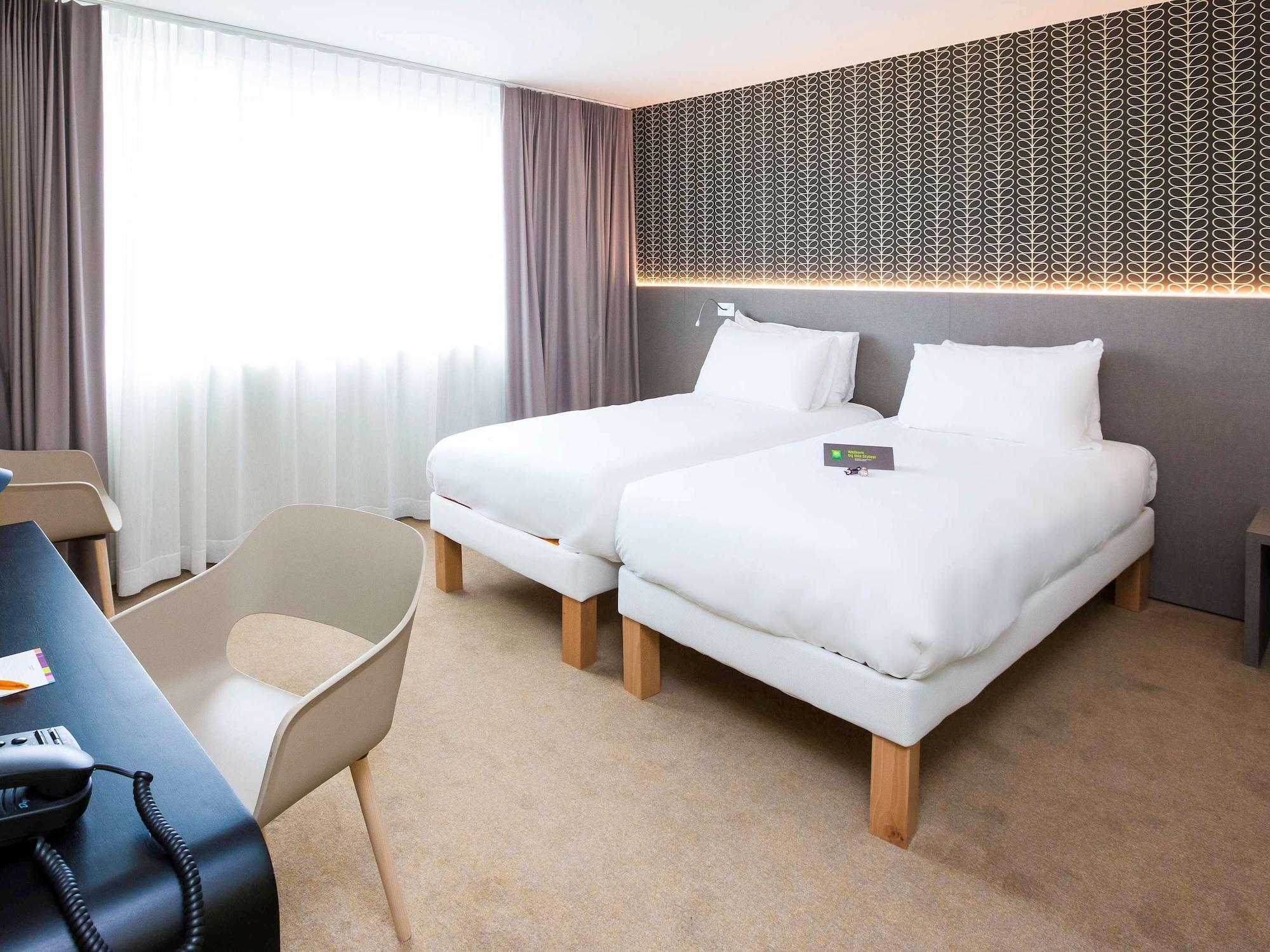 Hotel Ibis Styles Kortrijk Expo Esterno foto