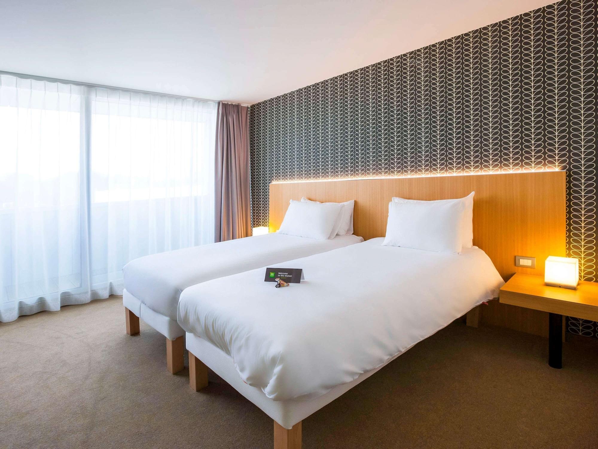 Hotel Ibis Styles Kortrijk Expo Esterno foto