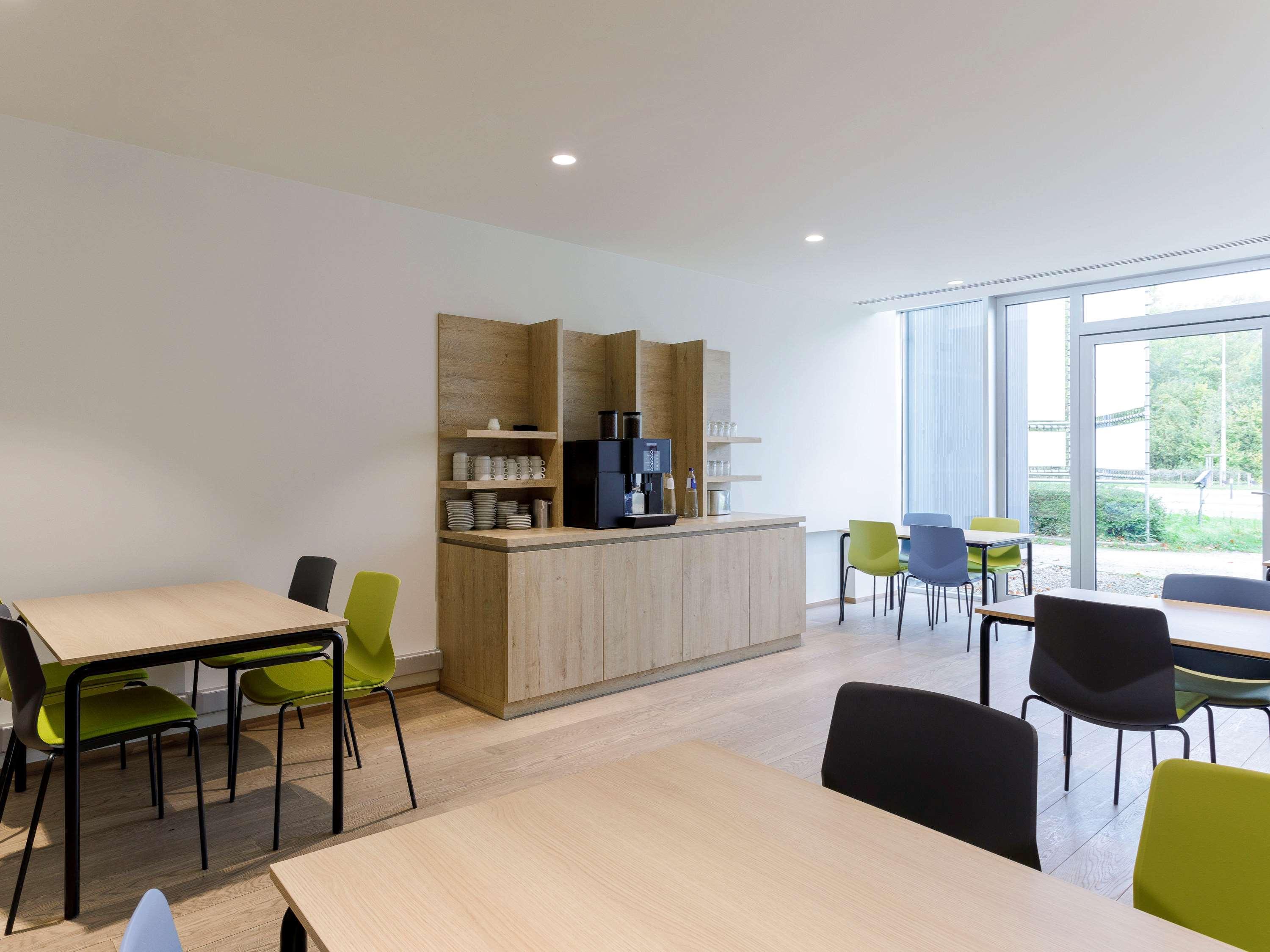 Hotel Ibis Styles Kortrijk Expo Esterno foto