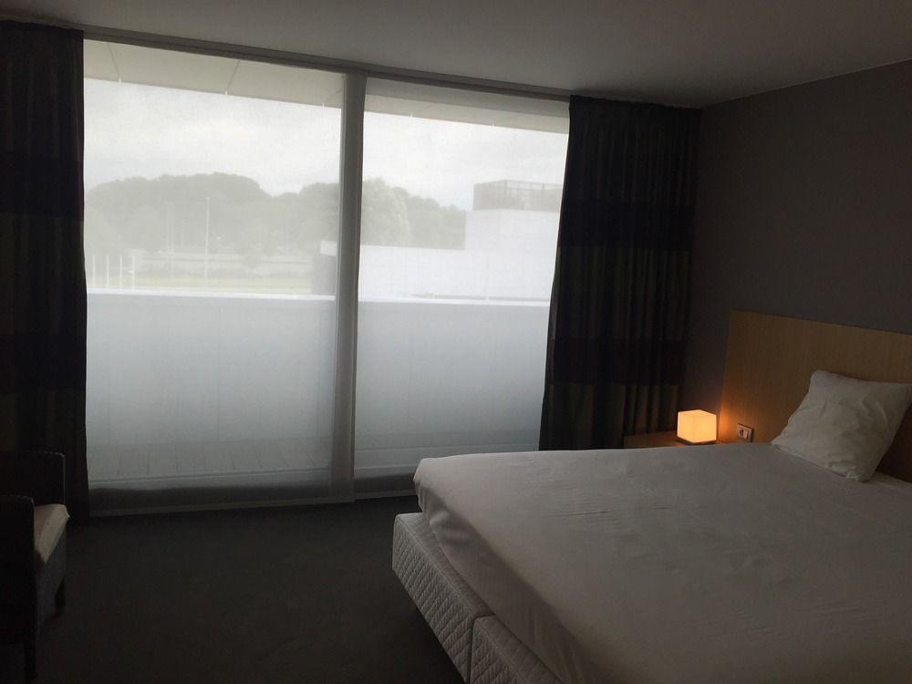 Hotel Ibis Styles Kortrijk Expo Esterno foto