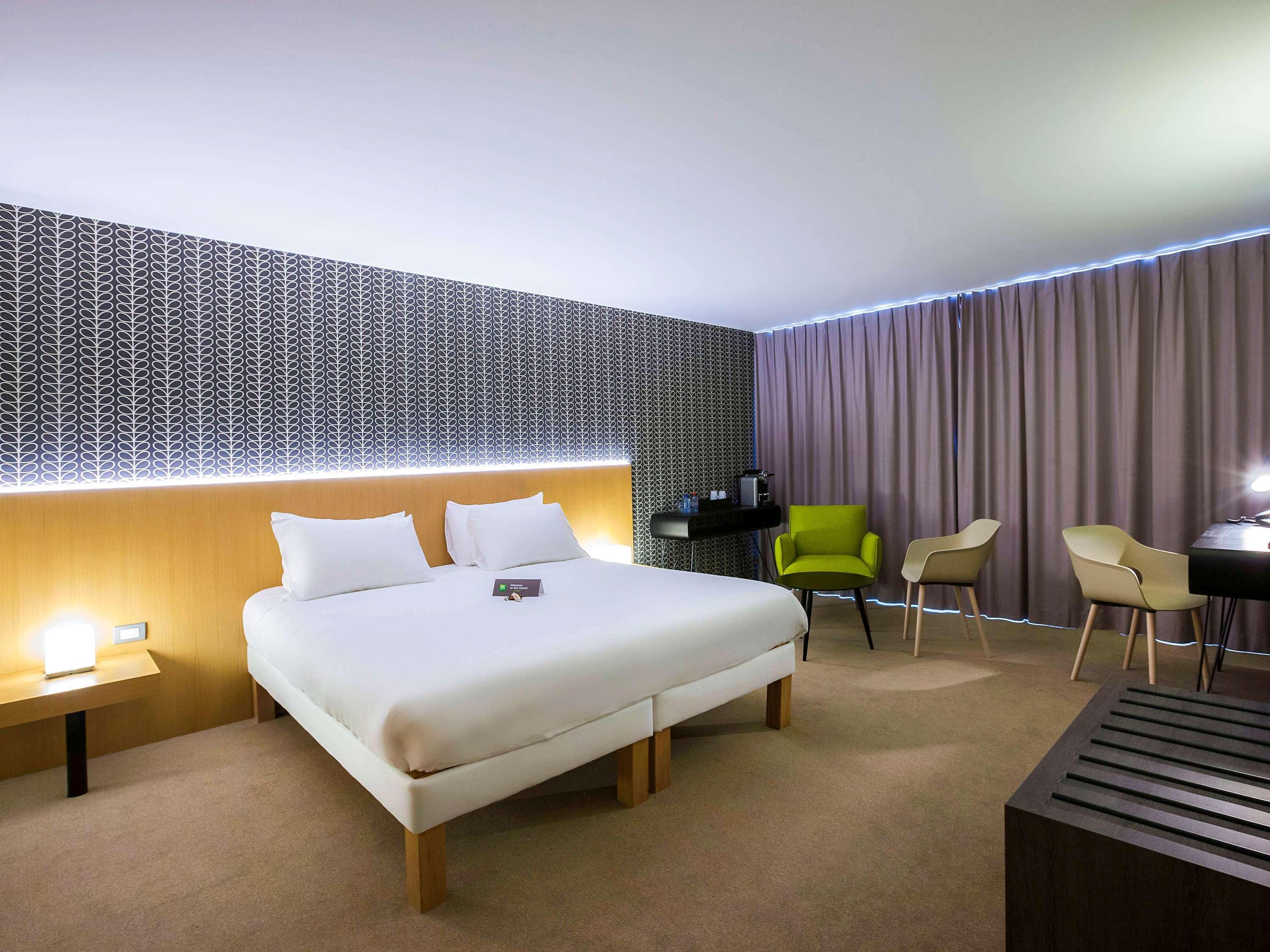 Hotel Ibis Styles Kortrijk Expo Esterno foto