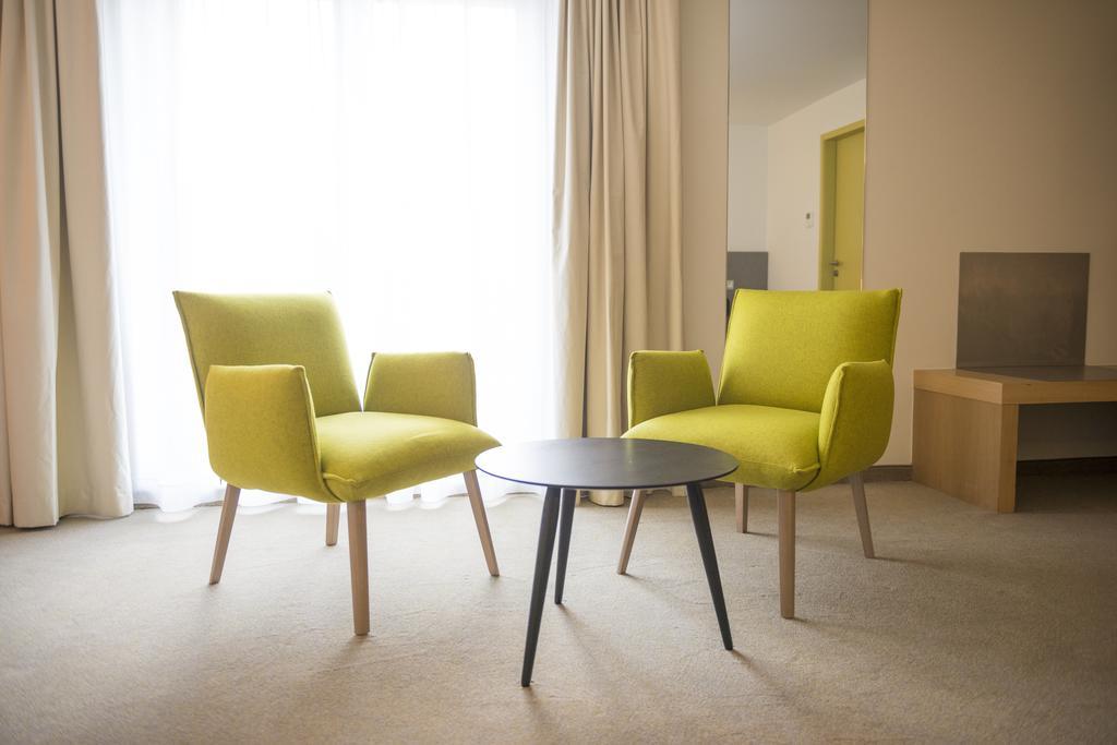 Hotel Ibis Styles Kortrijk Expo Esterno foto